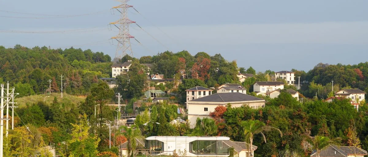 Casas entre áreas verdes na região de Jundiaí
