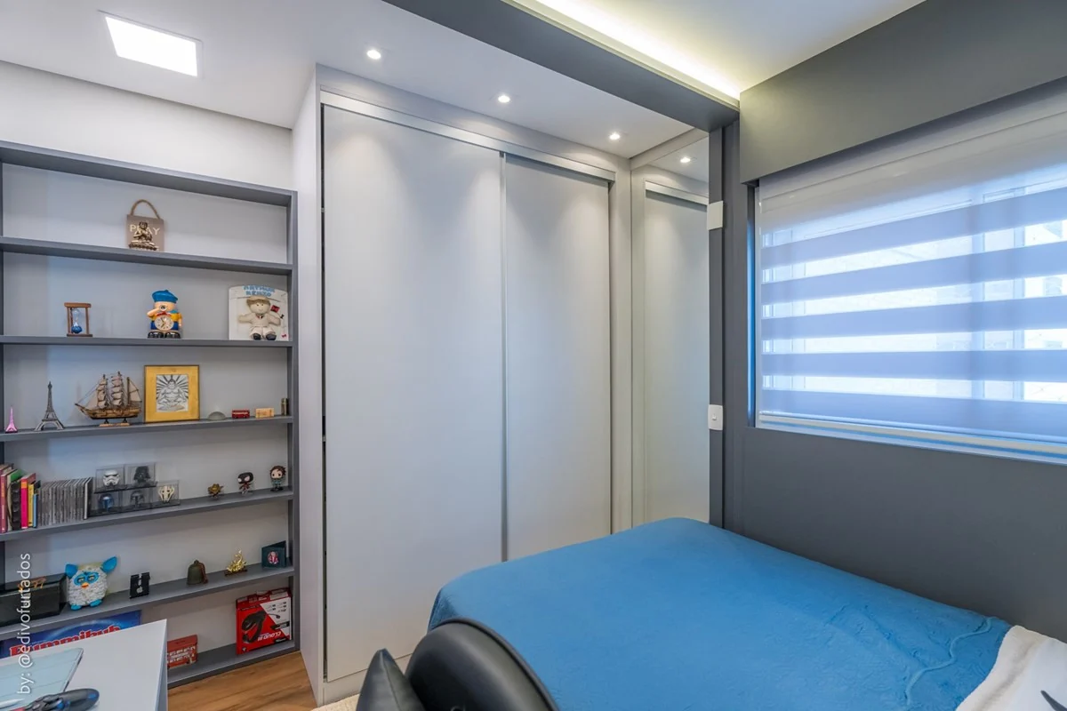Suíte com estante planejada · Apartamento de 3 suítes com vista livre em Jundiaí