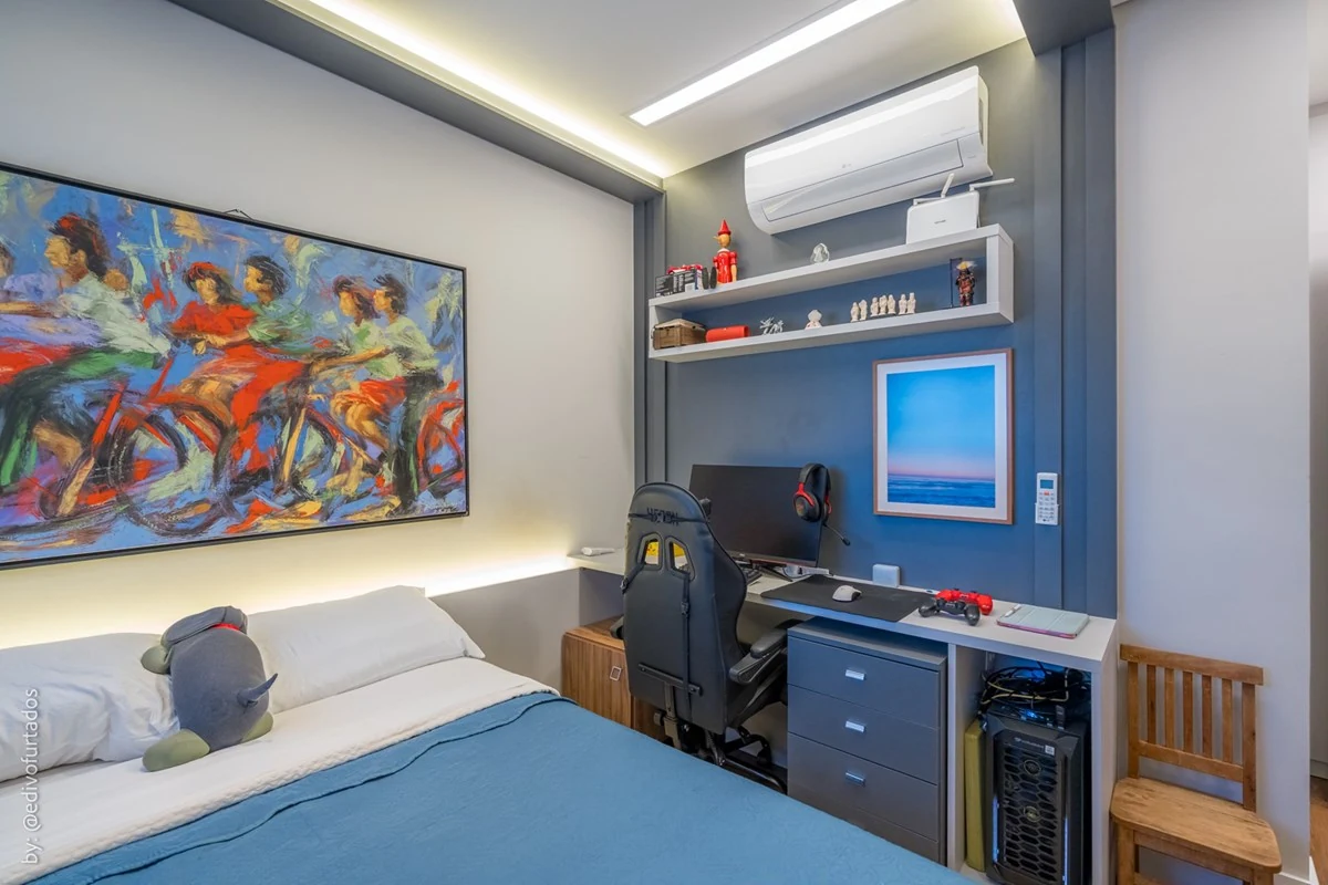 Suíte com bancada de trabalho e ar-condicionado · Apartamento de 3 suítes com vista livre em Jundiaí
