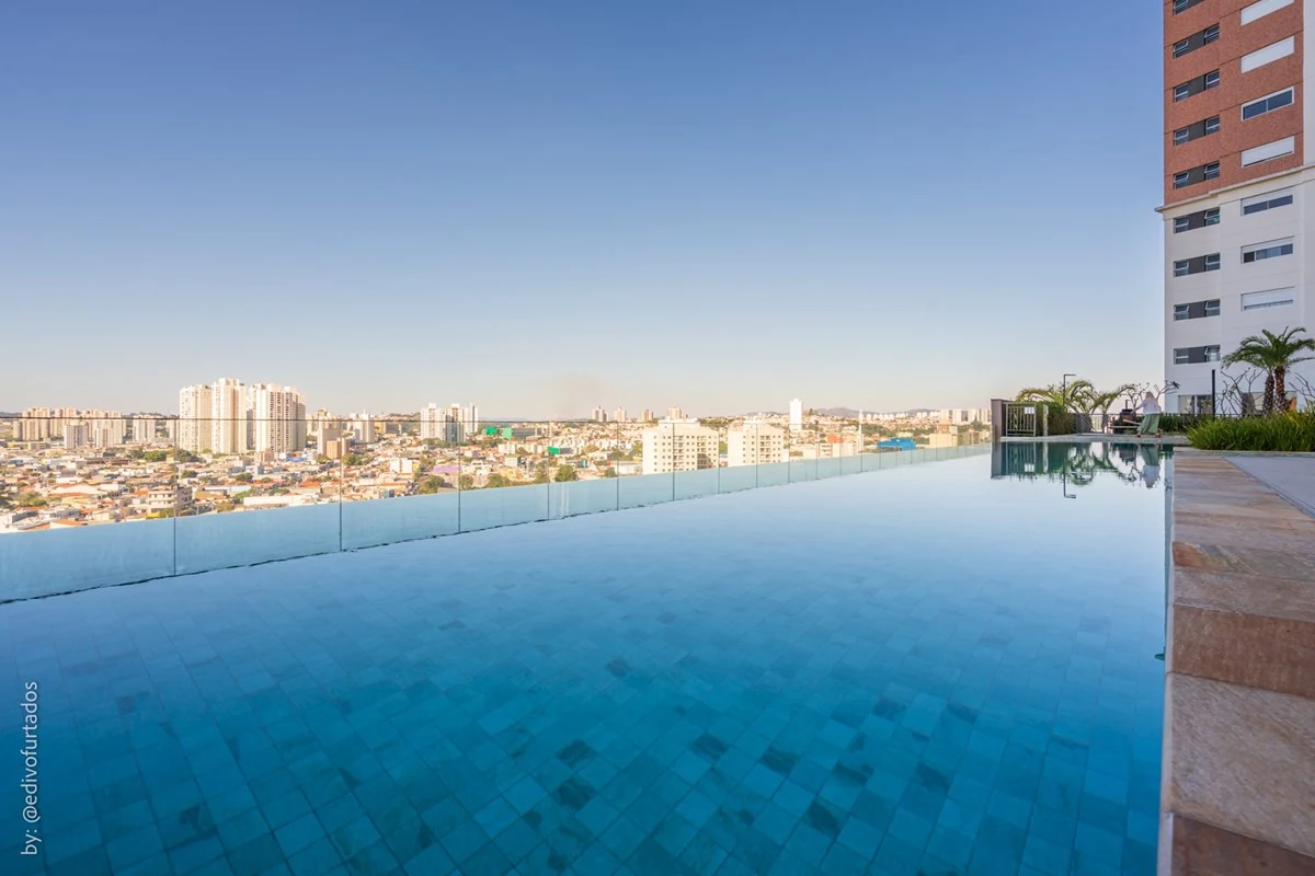 Piscina com borda infinita e vista da cidade · Apartamento de 3 suítes com vista livre em Jundiaí