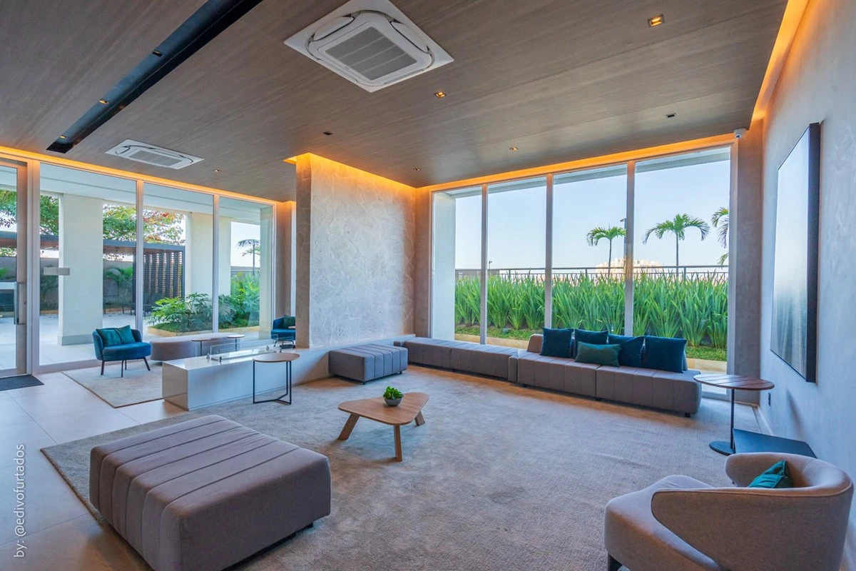 Lounge envidraçado voltado para o verde · Apartamento de 3 suítes com vista livre em Jundiaí