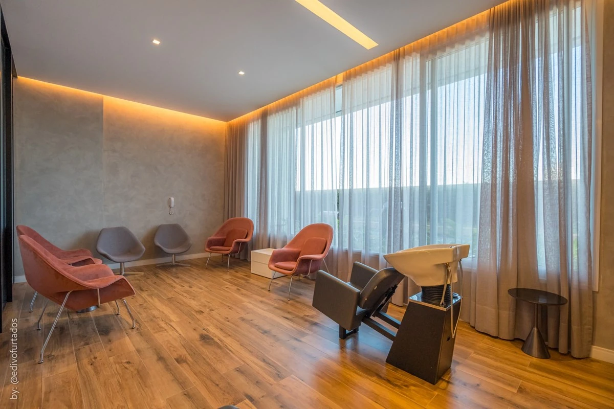 Sala de espera do espaço beleza · Apartamento de 3 suítes com vista livre em Jundiaí