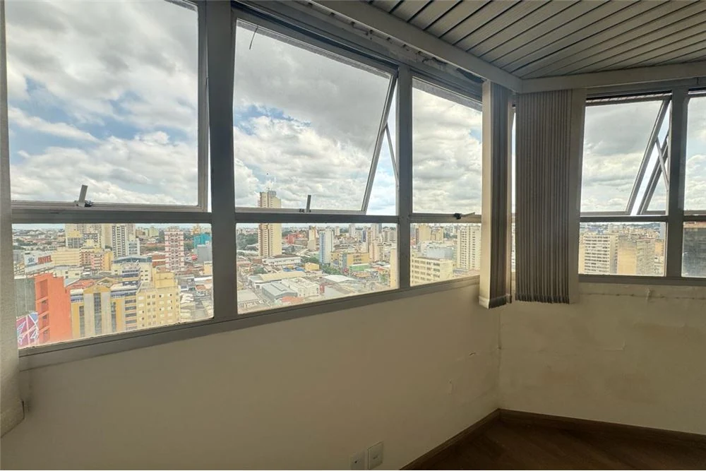Vista da cidade pelas janelas · Sala comercial no centro em Campinas