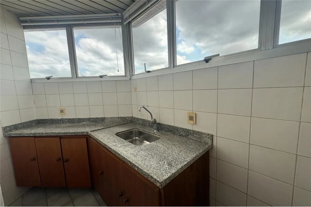 Copa com bancada e pia · Sala comercial no centro em Campinas