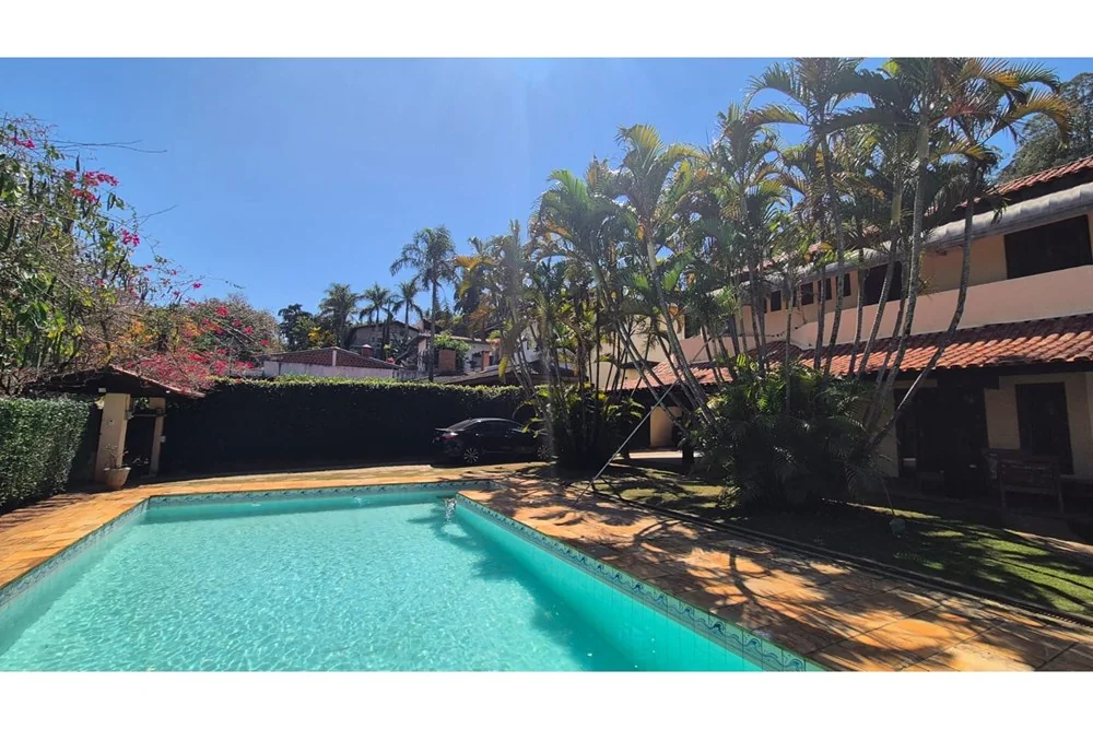 Piscina e jardim · Casa com 4 suítes para locação em Vinhedo