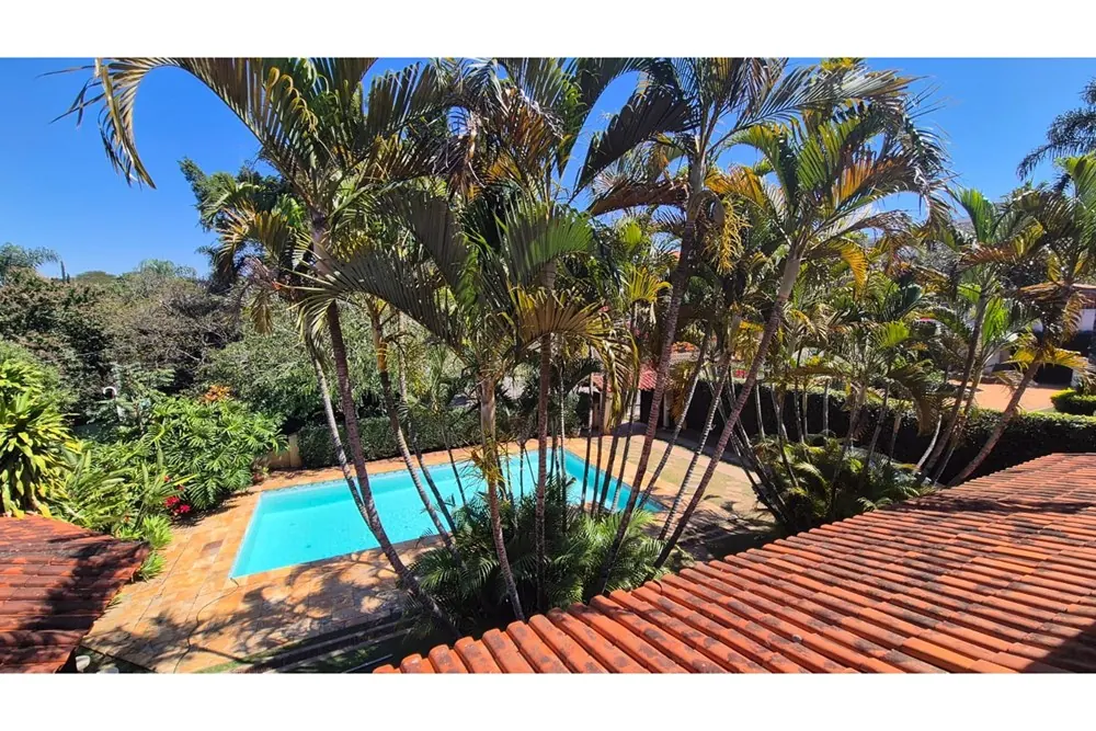 Piscina vista do telhado · Casa com 4 suítes para locação em Vinhedo