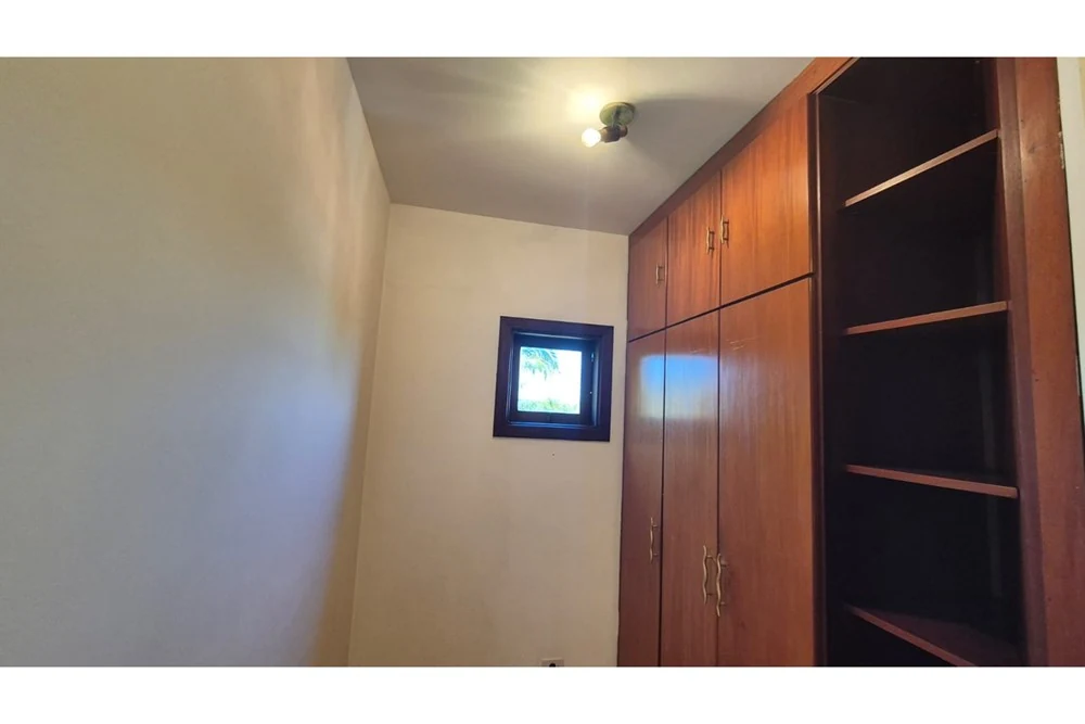 Armário embutido do dormitório · Casa com 4 suítes para locação em Vinhedo