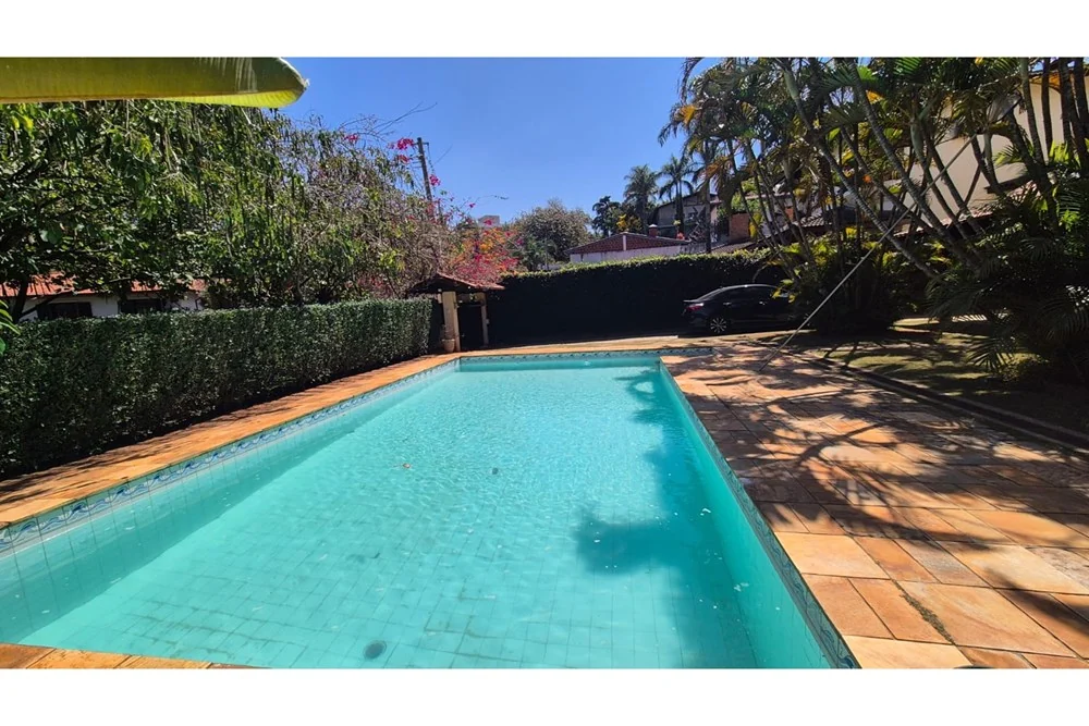 Piscina · Casa com 4 suítes para locação em Vinhedo