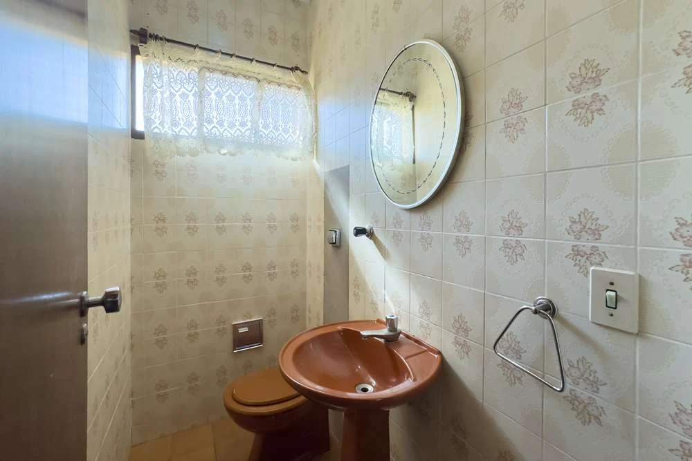 Lavabo · Casa térrea em terreno arborizado em Vinhedo