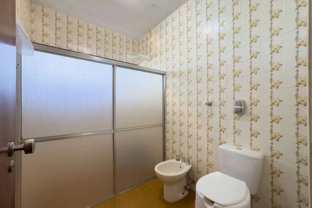 Banheiro com box · Casa térrea em terreno arborizado em Vinhedo