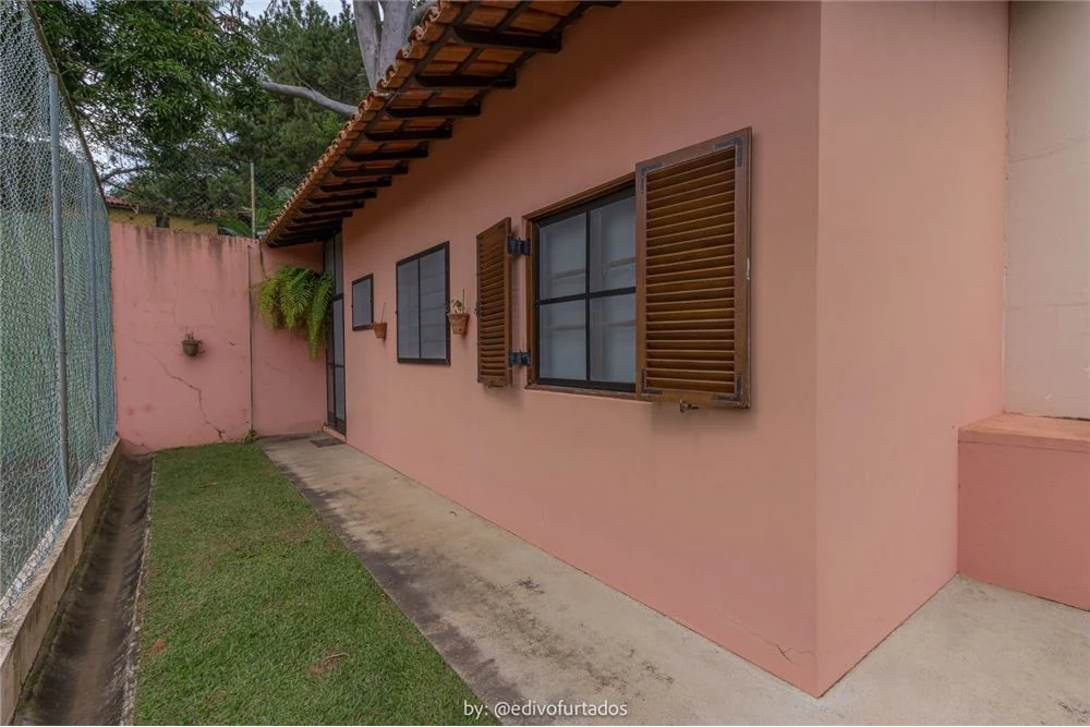 Lateral da casa · Casa térrea mobiliada com vista em Vinhedo