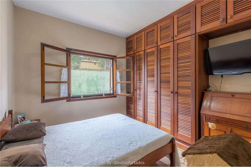 Dormitório com armários · Casa térrea mobiliada com vista em Vinhedo