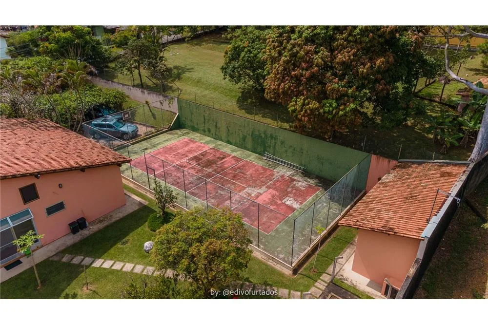 Vista aérea da quadra e do quintal · Casa térrea mobiliada com vista em Vinhedo