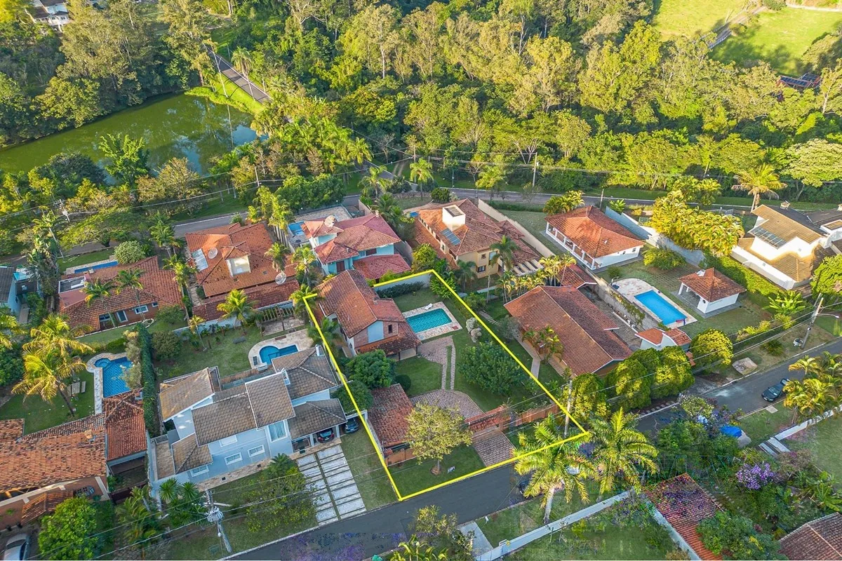 Vista aérea com o lote demarcado · Casa em condomínio com 3 suítes em Vinhedo