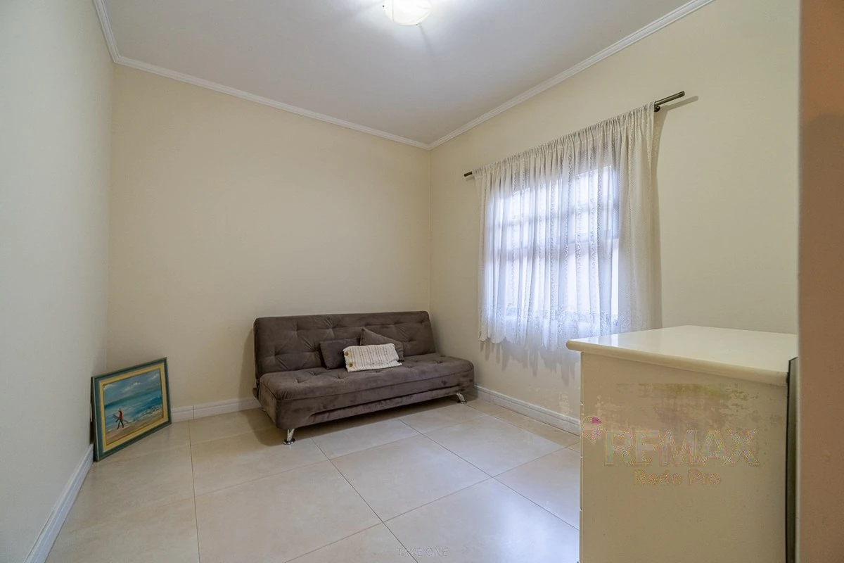 Dormitório do térreo · Casa em condomínio com 3 suítes em Vinhedo