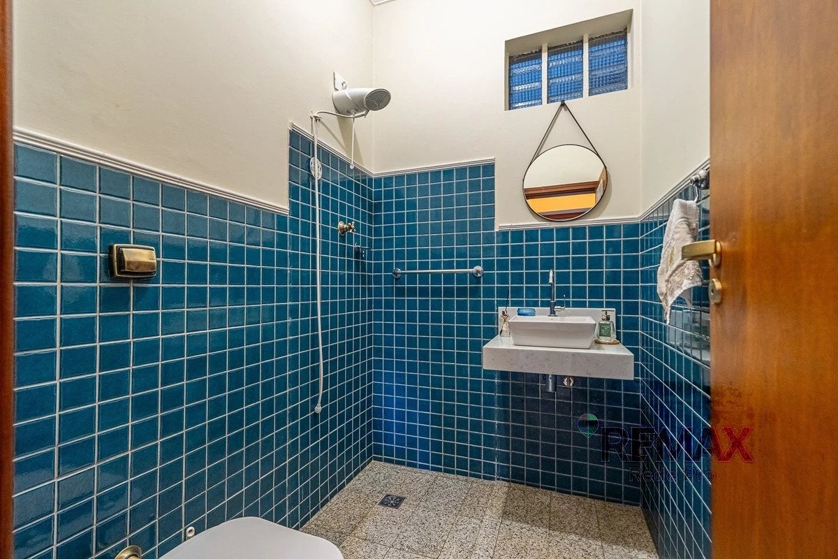 Banheiro social · Casa em condomínio com 3 suítes em Vinhedo