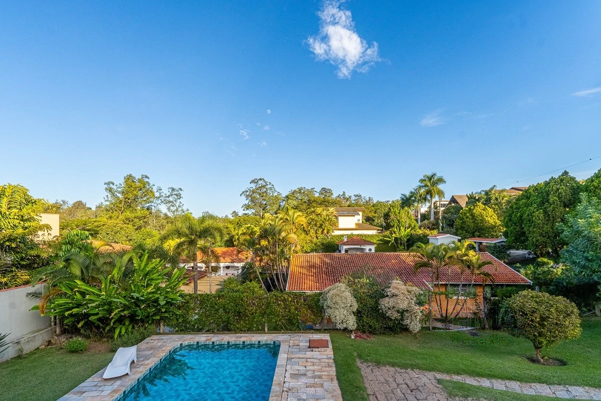 Vista da varanda para a piscina · Casa em condomínio com 3 suítes em Vinhedo
