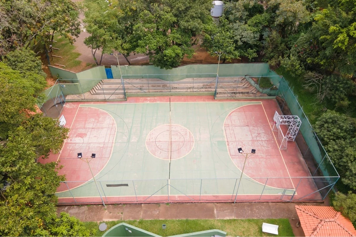 Quadra poliesportiva · Casa em condomínio com 3 suítes em Vinhedo