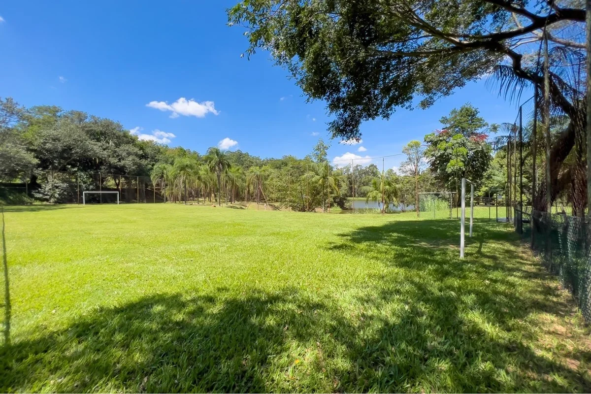 Campo de futebol gramado · Casa em condomínio com 3 suítes em Vinhedo