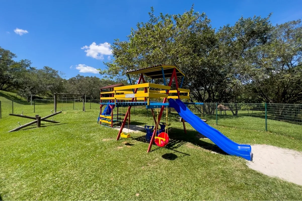 Playground do condomínio · Casa em condomínio com 3 suítes em Vinhedo