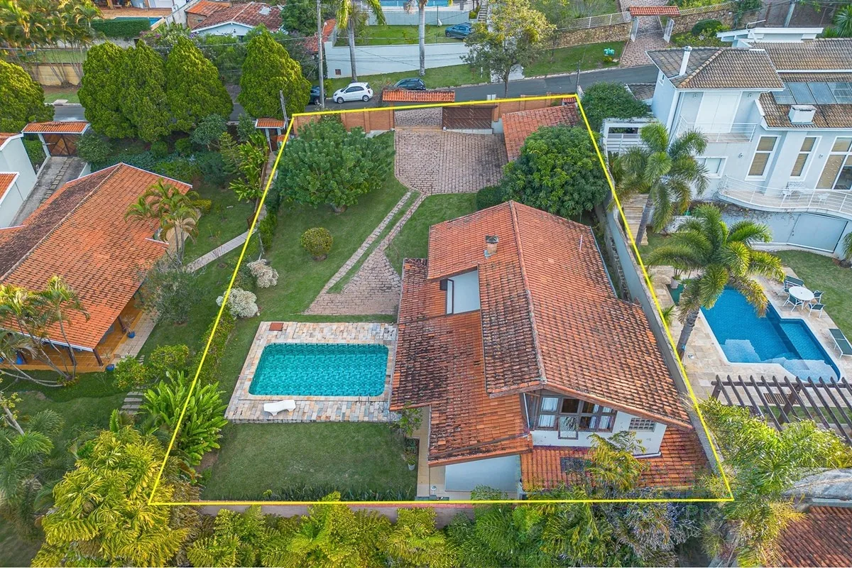 Vista aérea do quintal e da piscina · Casa em condomínio com 3 suítes em Vinhedo