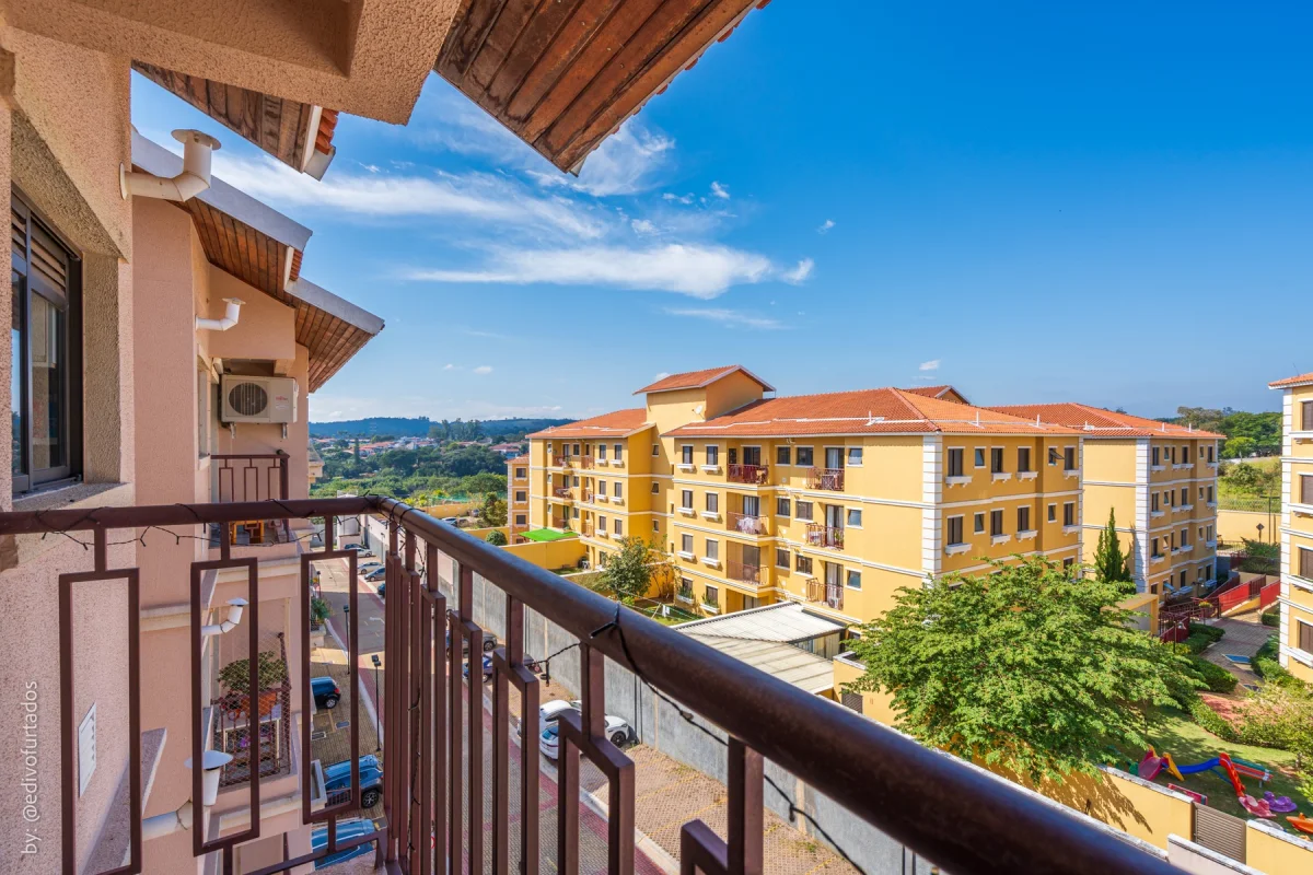 A sacada da sala, com vista para o condomínio · Cobertura com terraço, jacuzzi e espaço gourmet em Vinhedo