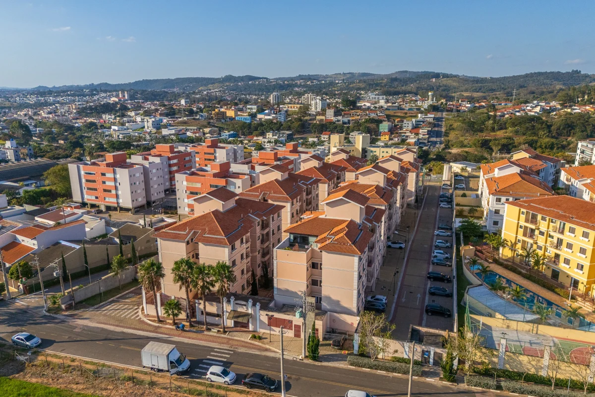 Vinhedo ao entardecer, do alto do condomínio · Cobertura com terraço, jacuzzi e espaço gourmet em Vinhedo