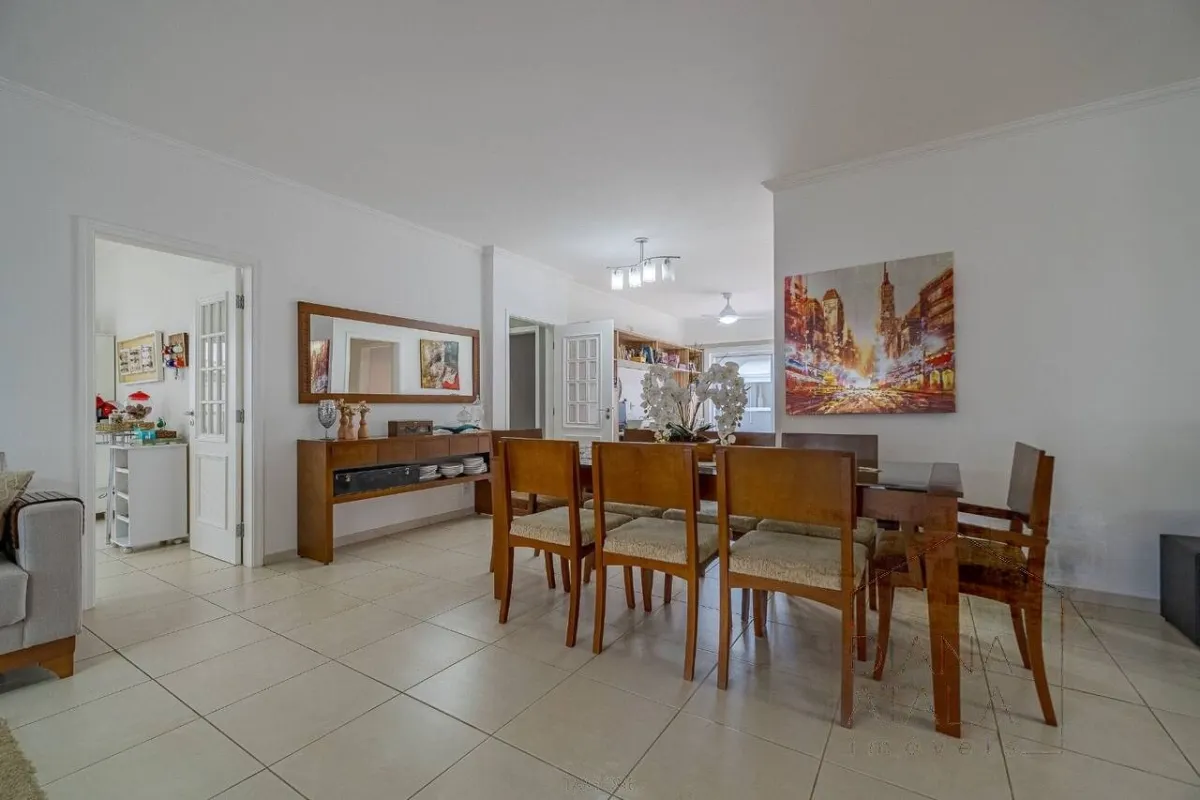 Sala de jantar · Casa térrea com lareira e espaço gourmet em Vinhedo