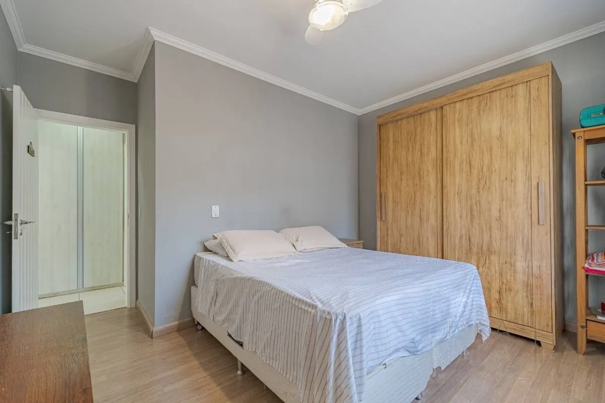 Segunda suíte vista da porta · Casa térrea com lareira e espaço gourmet em Vinhedo