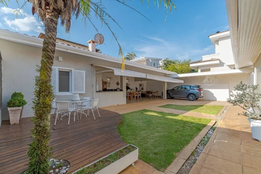 Casa térrea com lareira e espaço gourmet em Vinhedo