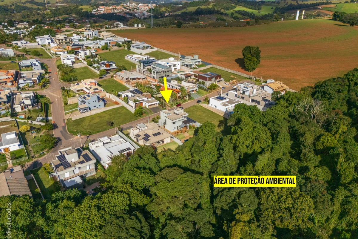 A área de proteção ambiental que faz divisa com o condomínio · Casa com piscina, gourmet e quintal plano em Itupeva