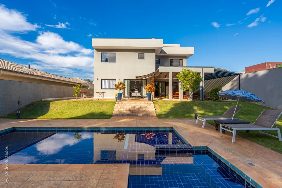 Casa com piscina, gourmet e quintal plano em Itupeva