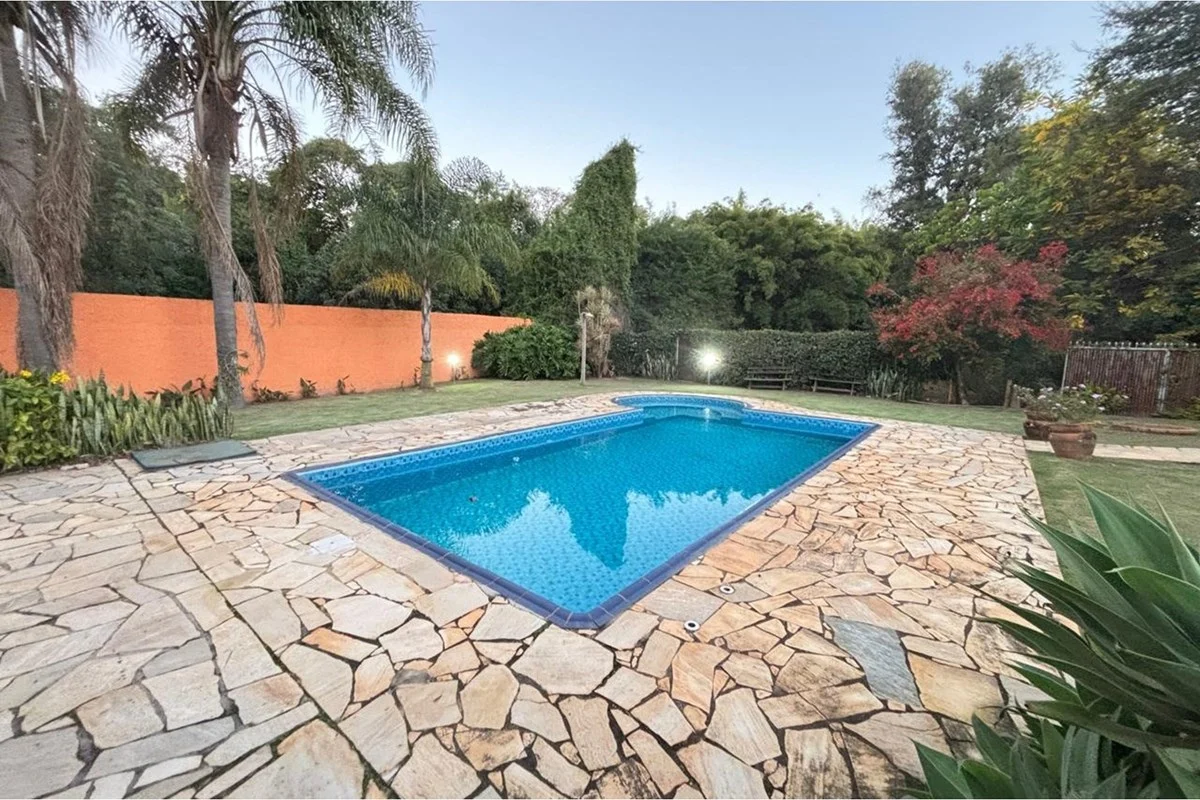 A piscina vista do gramado · Chácara / Sítio / Fazenda - Venda - Vinhedo, São Paulo em Vinhedo