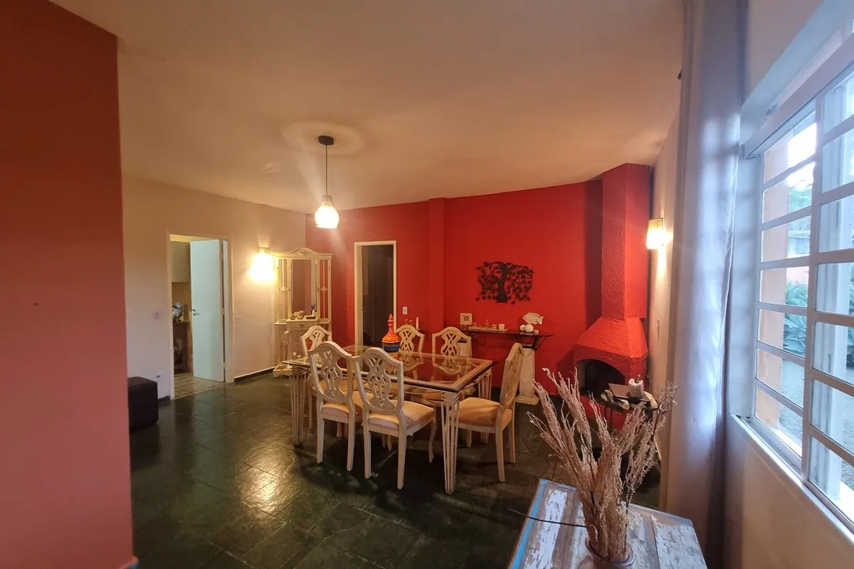 Jantar e estar, no mesmo piso de pedra · Chácara / Sítio / Fazenda - Venda - Vinhedo, São Paulo em Vinhedo