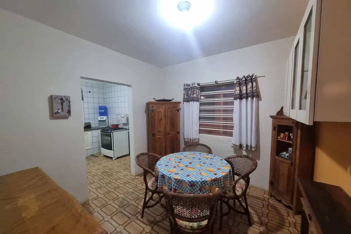 Da saleta se chega direto à cozinha · Chácara / Sítio / Fazenda - Venda - Vinhedo, São Paulo em Vinhedo