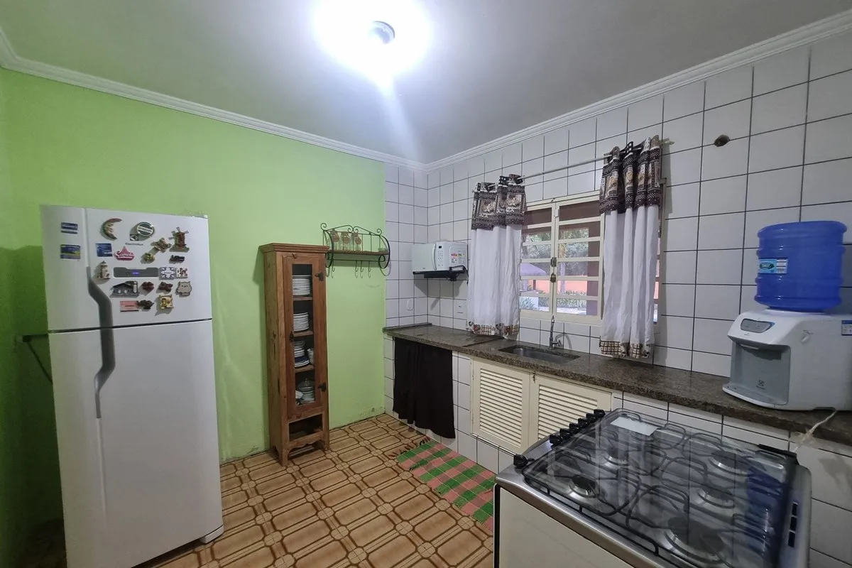 Cozinha com armários e bancada · Chácara / Sítio / Fazenda - Venda - Vinhedo, São Paulo em Vinhedo
